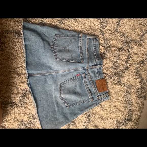 Levi’s Button Front Denim Skirt - Picture 4 of 5